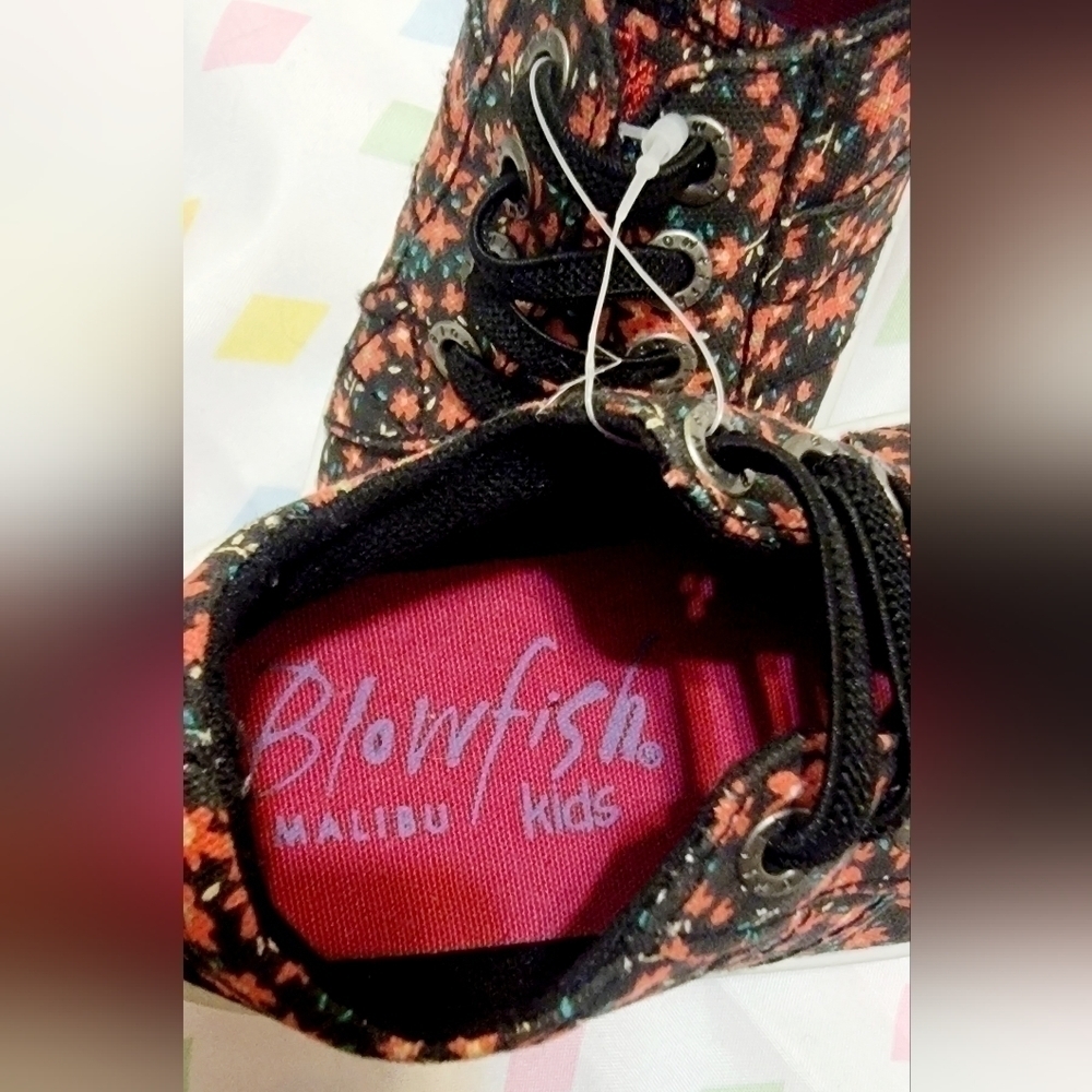 𝅺blowfish toddler shoes - Picture 3 of 8